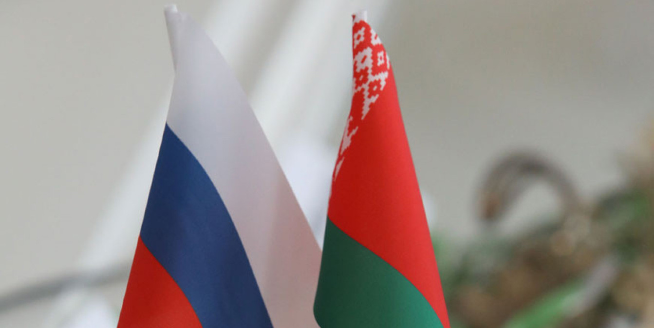 Государственные флаги Беларуси и России