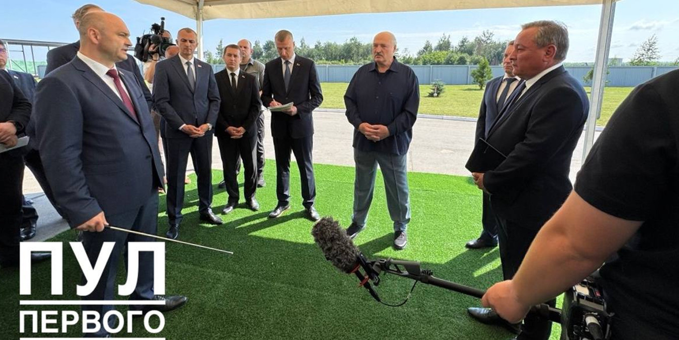 Александр Лукашенко и руководитель Андижанской области Шухратбек Абдурахманов