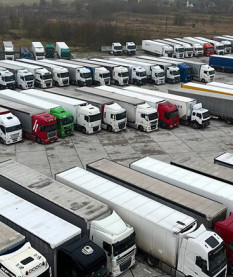 С 1 апреля заработает система бронирования даты въезда грузовиков в пункты пропуска