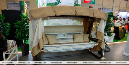 Александр Лукашенко намерен заказать себе садовые качели «Александрия»