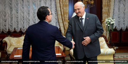 Президент Беларуси провел встречу с Чрезвычайным и Полномочным Послом Казахстана