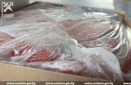 Схему незаконного ввоза красной рыбы и креветок из ЕС пресекли сотрудники белорусской таможни