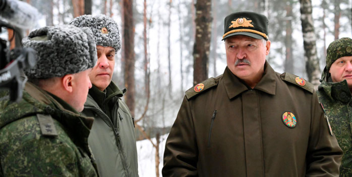 Александр Лукашенко: Наращивание военной компоненты у наших границ просто так не делается