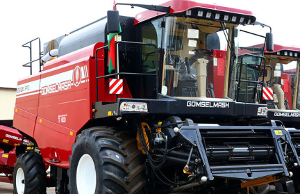 Президент Беларуси ужесточил условия получения сельхозтехники