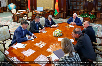 Переговоры, визиты на высоком уровне и снятие санкций с «Белавиа» – Минск и Вашингтон активно сближаются