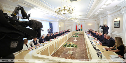 «Раз и навсегда». Лукашенко призвал прекратить отток населения из регионов и «бешеную стройку жилья» в Минске