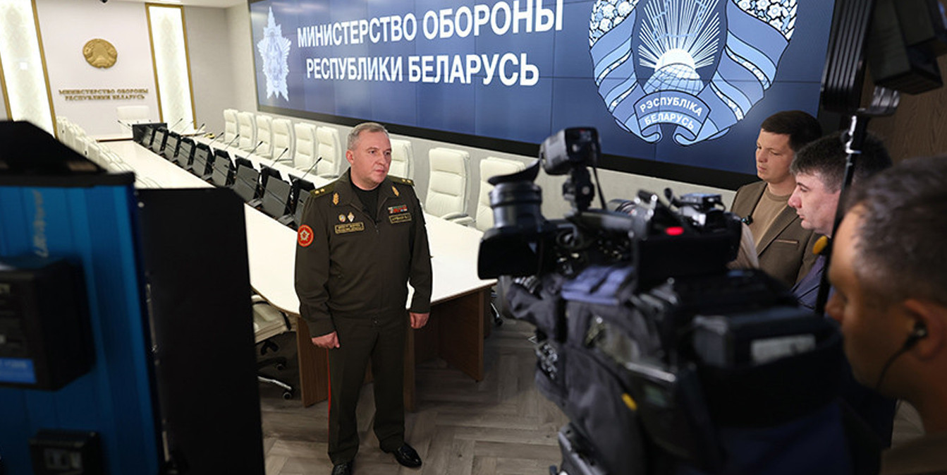 Виктор Хренин после доклада Александру Лукашенко