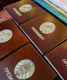 10 сотрудников органов внутренних дел удостоили госнаград в канун Дня милиции