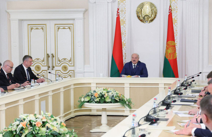 А. Лукашенко призвал выработать национальную идею в Беларуси