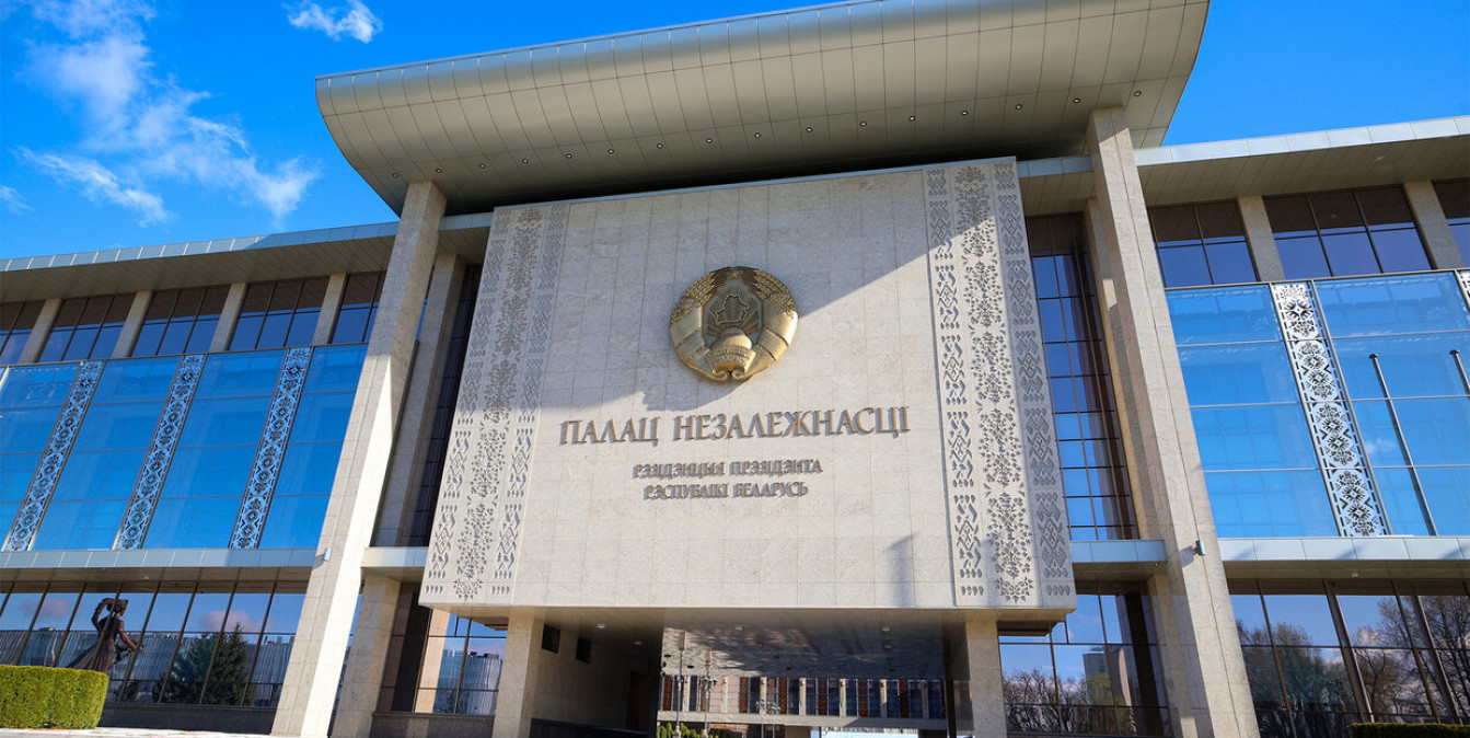 Дворец Независимости Беларуси крупным планом
