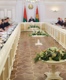 Лукашенко призвал сделать осознанное родительство «модным трендом»
