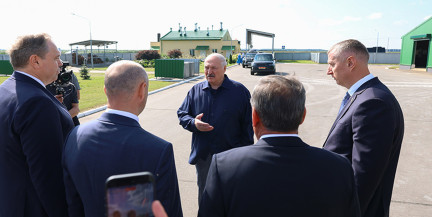 Александр Лукашенко заслушал доклад главы Витебской области и жестко предупредил о готовности к жатве