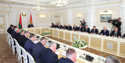 «Не дай бог вы не решите вопрос с падежом скота». Лукашенко предупредил чиновников