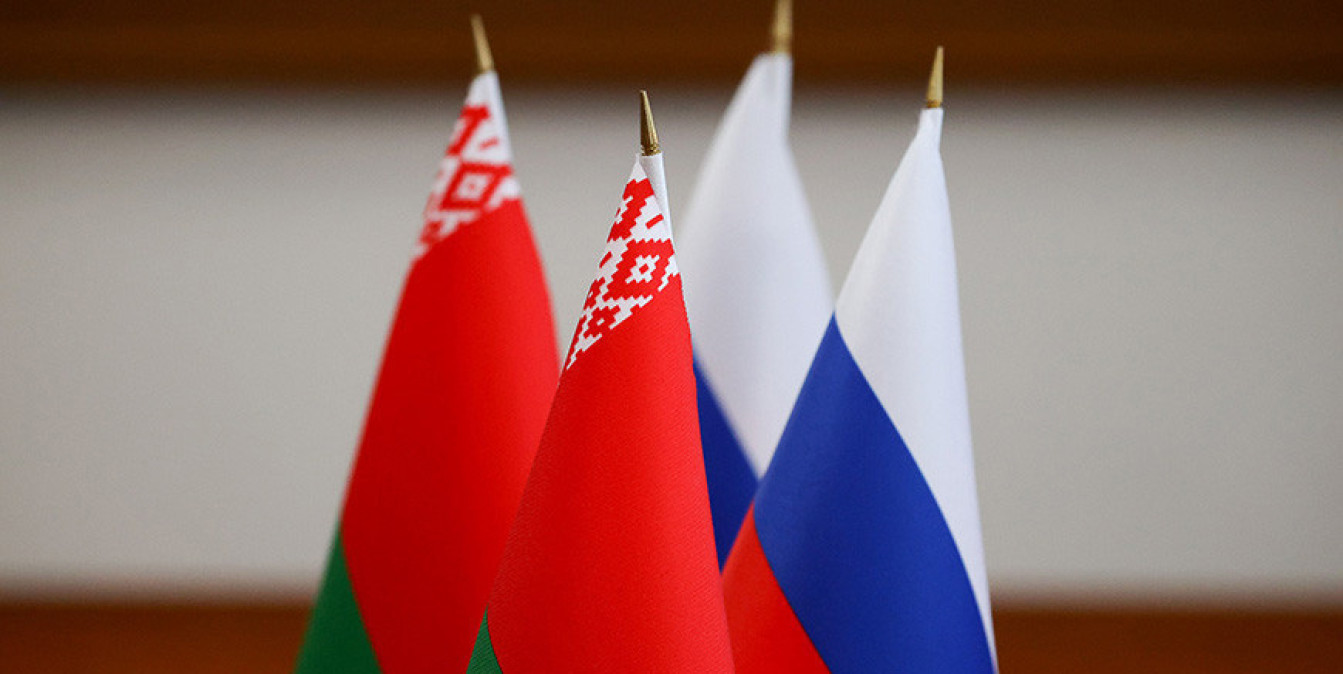 Государственные флаги Беларуси и России