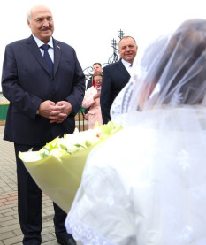 Президент встретил пасхальное утро на малой родине в агрогородке Евдокимовичи