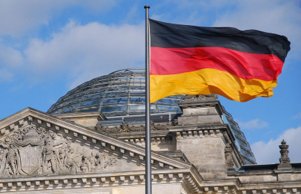 FT: Мерц боится, что ФРГ придется оплатить большую часть помощи Украине