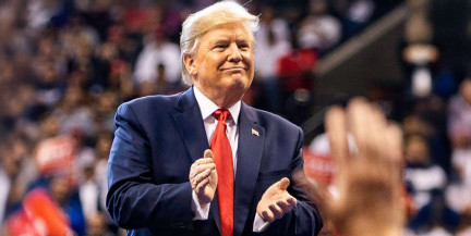 Трамп сообщил о переброске армады кораблей ВМС США к Ирану