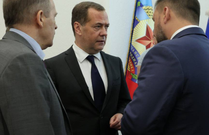 Медведев: Для Мерца и Макрона есть две неблагоприятные новости