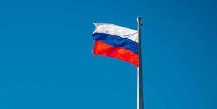 Европа должна решить украинский конфликт через переговоры с Россией, заявил Прауд