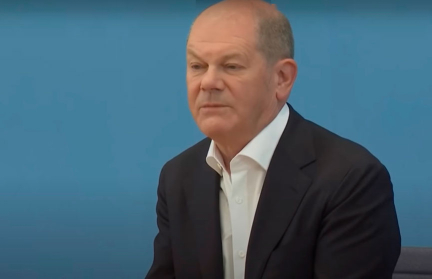 Правительство экс-канцлера Германии потратило почти €590 тыс. на стилистов