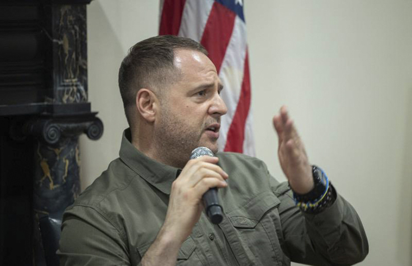 бывший глава офиса президента Украины Андрей Ермак, который увлекается магией и колдовством