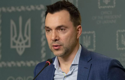 YouTube заблокировал канал Арестовича для украинцев