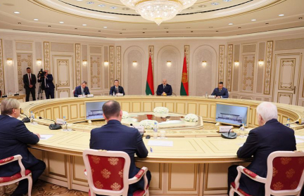 «Полмиллиарда стабильно, я думаю, мы можем иметь товарооборот». Александр Лукашенко принял губернатора Кузбасса Илью Середюка