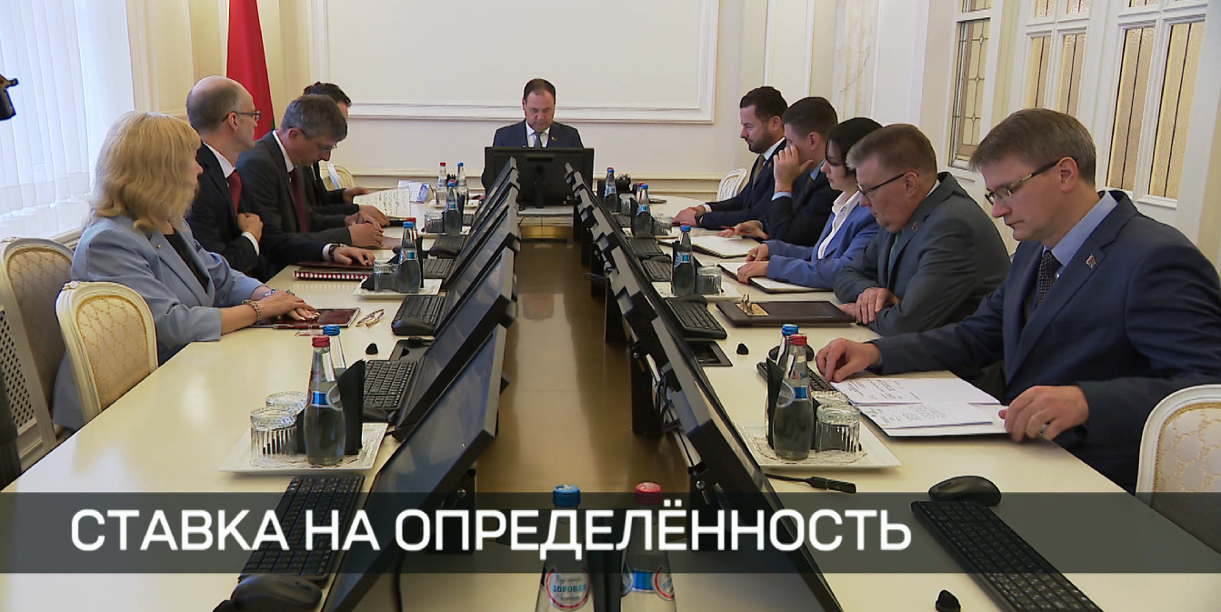 Снижение ставки рефинансирования и доступность кредитов: что изменения в экономике значат для белорусов – в репортаже