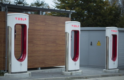 Акции Tesla падают после того, как Трамп отверг новый план политической партии Маска