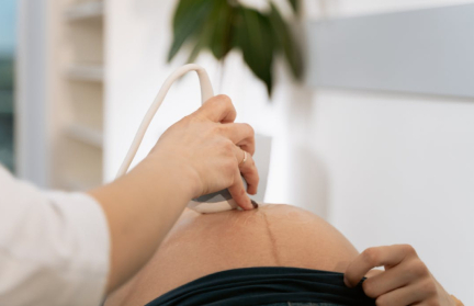 Женщина узнала о двоеженстве мужа, когда в больнице родила его вторая жена