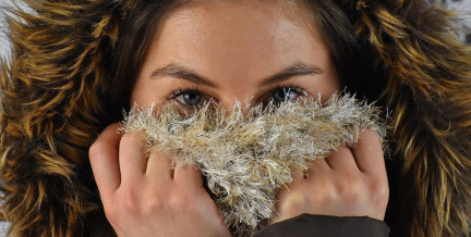 Носите шарф на лице зимой? Это опасно, предупреждают врачи