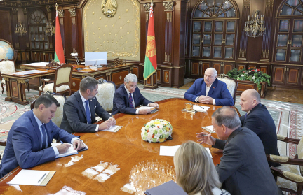 Письмо Трампа для А. Лукашенко, возвращение посольства, «Белавиа» теперь не под санкциями. Состоялся очередной раунд переговоров Беларуси и США: главные итоги