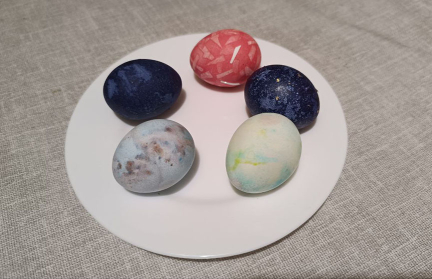 Как покрасить яйца к Пасхе? Проверили самые необычные способы – что получилось?