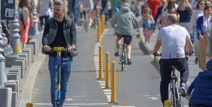 Где нужно спешиваться велосипедистам и самокатчикам: напоминаем об изменениях в ПДД
