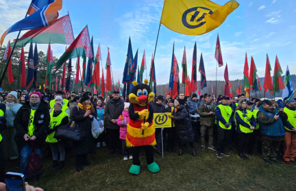 Команда ОНТ приняла участие в IV чемпионате по колке дров среди журналистов