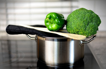 Втюхивальницы. Откровения белорусок, которые работали в фирме по продаже чудо-кастрюль