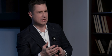 Спикер программы "Лицом к лицу" рассказывает об электроном приложении для сканирования кодов на товарах в магазине