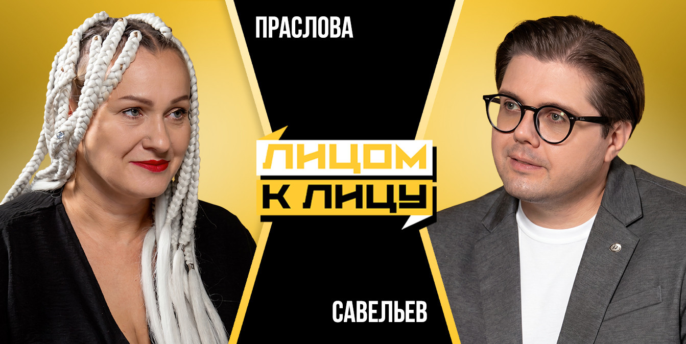 Ведущий программы "Лицом к лицу" берет интервью у мамы особенного ребенка