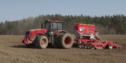 Посевные работы проходят по всей Беларуси: репортаж с полей