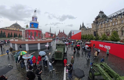На Красной площади в Москве отметили 80-ю годовщину Парада в честь разгрома фашистских войск – сюжет ОНТ