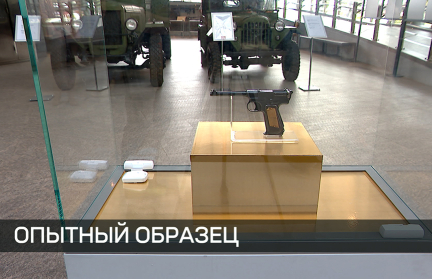Экспонат с историей: в Минске показали уникальный пистолет системы Воеводина