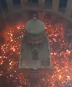 В Иерусалиме сошел Благодатный огонь