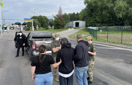 В США показательно депортировали первых украинских мигрантов