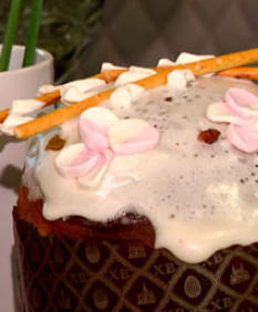 Домашний уют и фабричная точность: как создают пасхальную выпечку