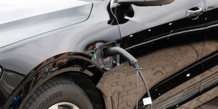 Правительство наделило Таможенный комитет правом на выдачу документов для льготного ввоза электромобилей