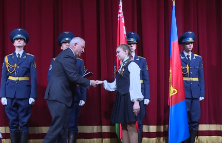 50 одаренных ребят из Брестской области в торжественной обстановке получили первые паспорта