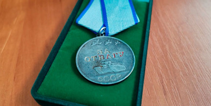 Жительница Гродно обнаружила в старых вещах утерянную награду героя войны из Пинского района