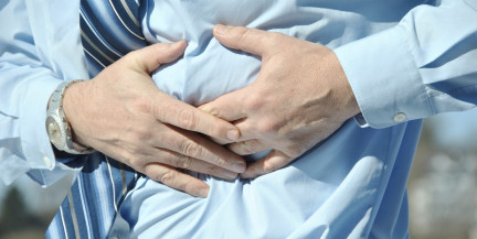 Чем опасна резкая боль в боку, рассказал врач-кардиолог