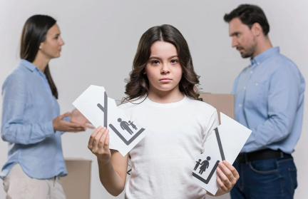 Как помочь ребенку пережить развод родителей, рассказала психолог