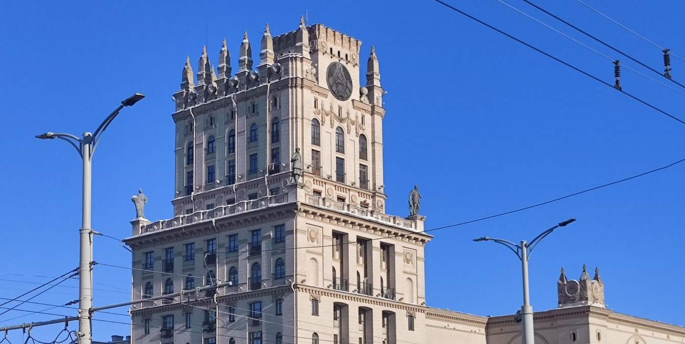 Часы на вокзале в Минске